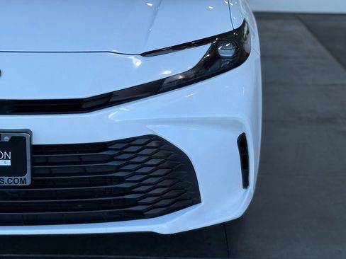 Used 2025 Toyota Camry LE image 5
