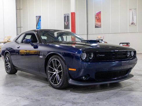 Used 2017 Dodge Challenger R/T Scat Pack RWD image 8