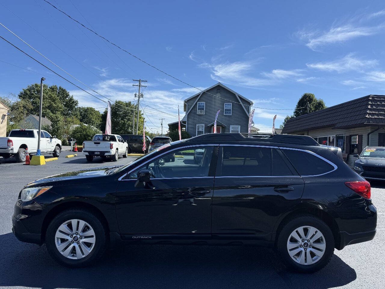Used 2017 Subaru Outback 2.5i Premium AWD/4WD image 2