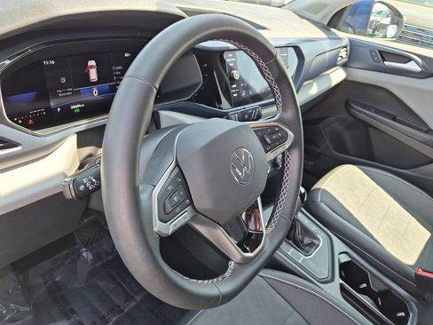 Used 2022 Volkswagen Taos SE FWD image 17