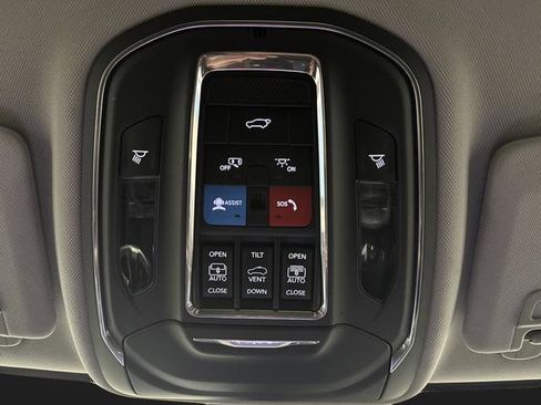 Used 2022 Jeep Grand Cherokee Limited 4xe image 32