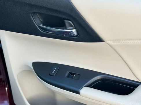 Used 2016 Honda Accord Touring image 16