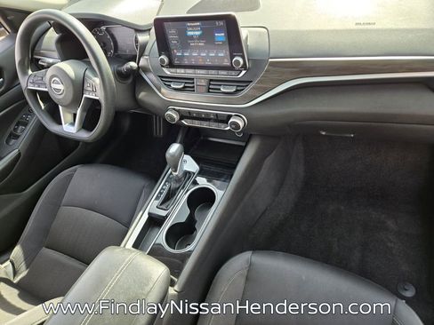 Used 2024 Nissan Altima 2.5 SV image 17