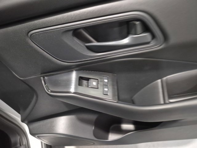 Used 2025 Nissan Rogue S AWD/4WD image 25