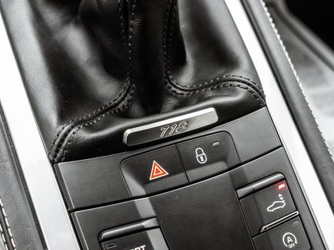 Used 2017 Porsche 718 Cayman image 9