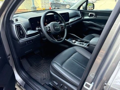 Used 2025 Kia Sorento EX AWD/4WD image 16