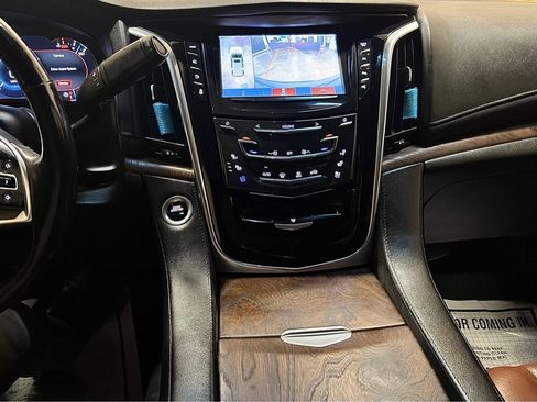 Used 2018 Cadillac Escalade ESV Premium Luxury AWD/4WD image 39