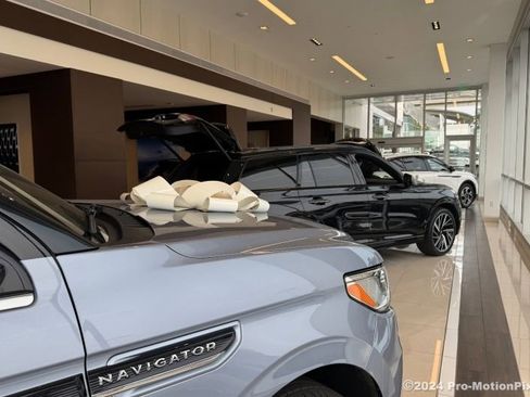 Used 2018 Toyota Tacoma TRD Sport w/ Technology Package RWD image 31