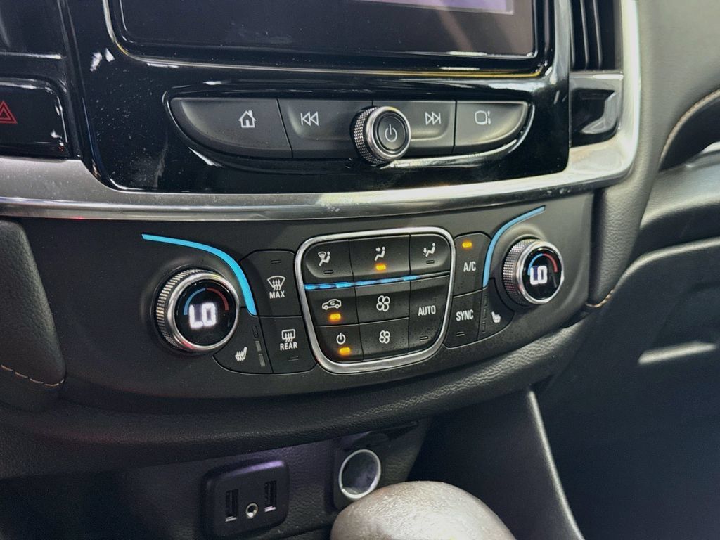 Used 2021 Chevrolet Traverse LT AWD/4WD image 15