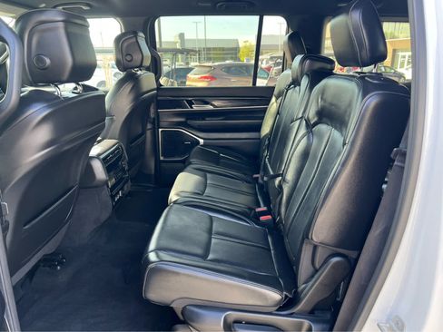 Used 2022 Jeep Wagoneer Series I AWD/4WD image 27