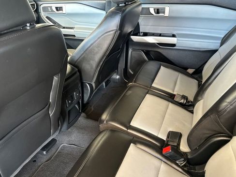 Used 2022 Ford Explorer XLT w/ Equipment Group 202A image 14