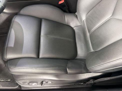 Certified 2019 Porsche Macan S AWD/4WD image 14