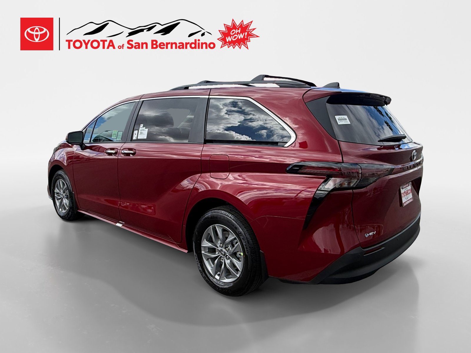 Certified 2026 Toyota Sienna XLE FWD image 3