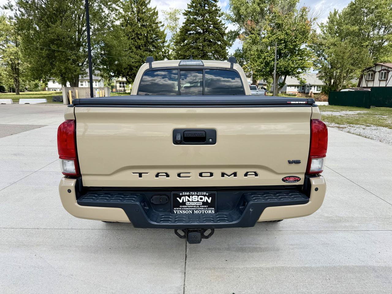 Used 2016 Toyota Tacoma TRD Off-Road w/ Premium & Technology Package AWD/4WD image 8