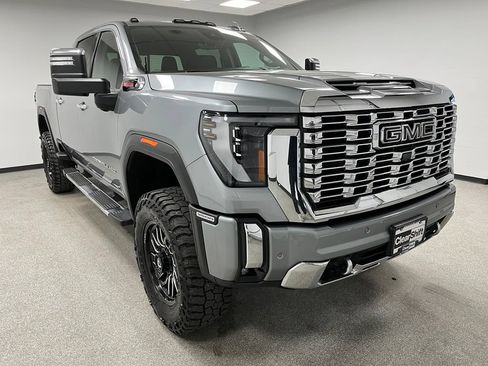 Used 2024 GMC Sierra 3500 Denali w/ Technology Package AWD/4WD image 2
