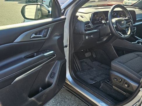 Used 2024 Chevrolet Traverse LT image 21