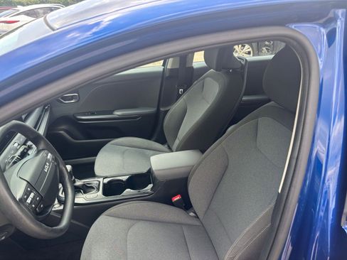 Used 2025 Kia K4 LXS FWD image 35