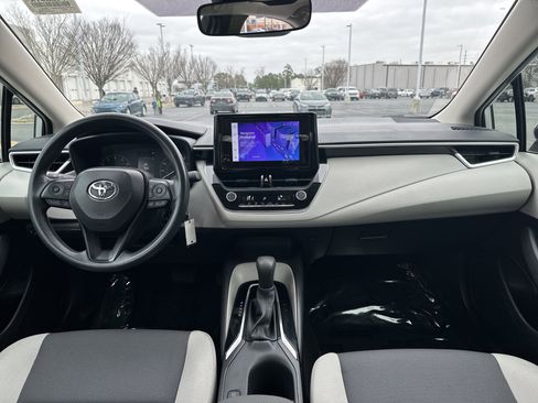 Used 2024 Toyota Corolla LE image 28