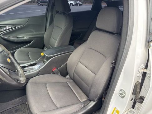 Used 2018 Chevrolet Malibu LT w/ Driver Confidence Package image 9