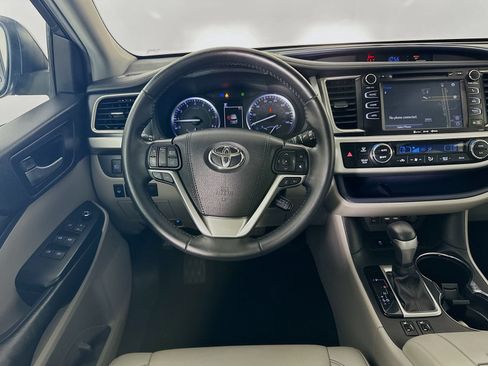 Used 2019 Toyota Highlander XLE AWD/4WD image 15