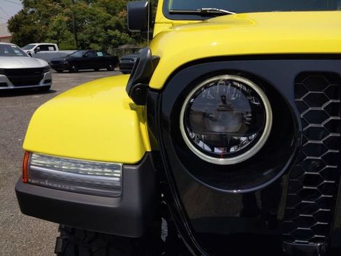 Used 2023 Jeep Gladiator Sport AWD/4WD image 9