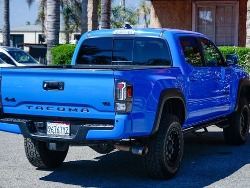 Used 2020 Toyota Tacoma TRD Off-Road w/ Technology Package AWD/4WD image 9