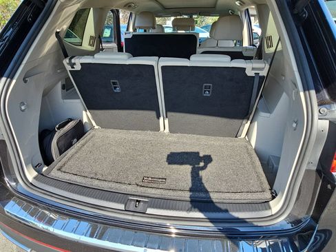 Used 2023 Volkswagen Atlas SE w/ Panoramic Sunroof Package FWD image 13