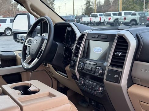 Used 2021 Ford F250 Lariat w/ Lariat Ultimate Package AWD/4WD image 6