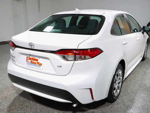Used 2021 Toyota Corolla LE FWD image 7