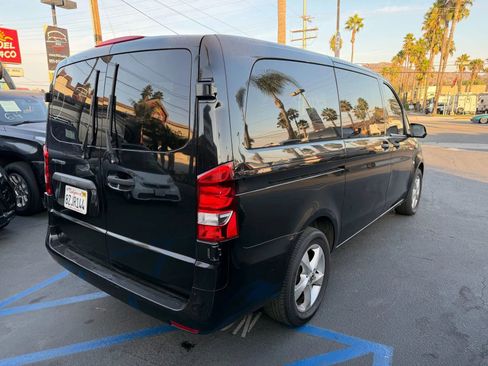 Used 2018 Mercedes-Benz Metris Passenger image 5