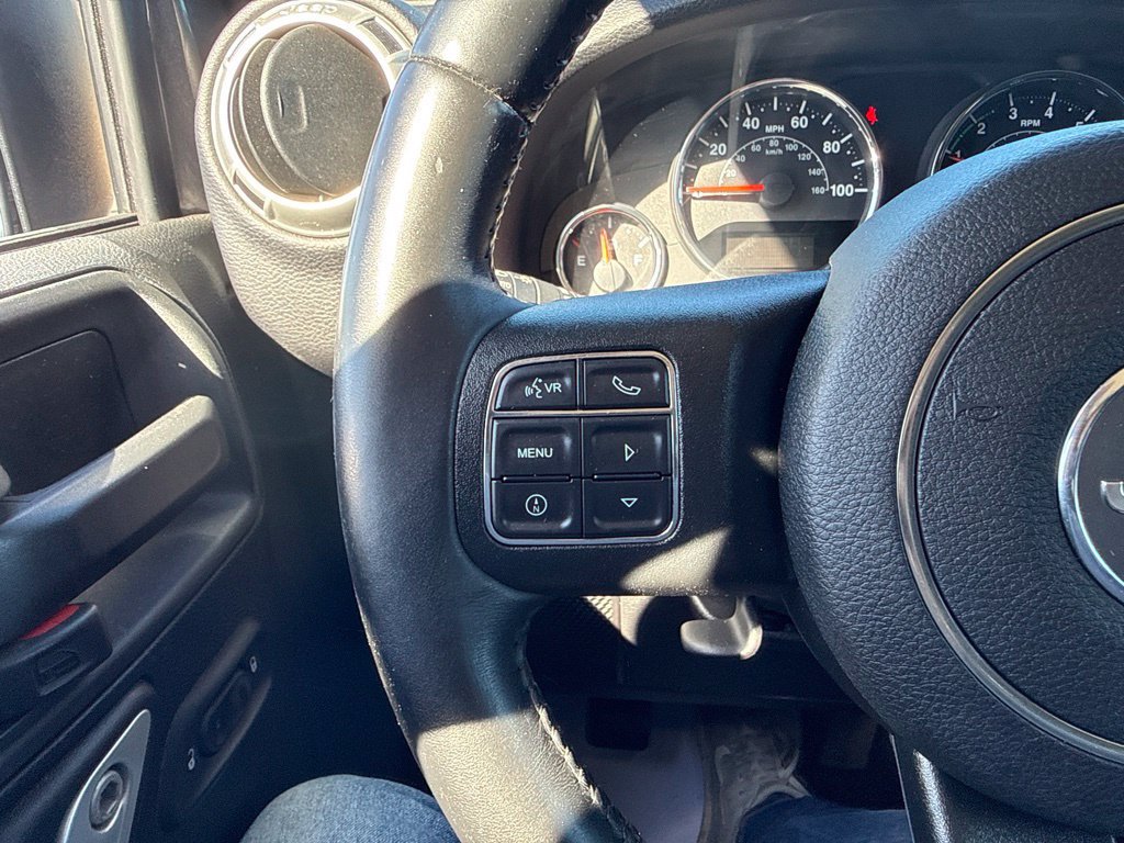 Used 2017 Jeep Wrangler Unlimited Sahara w/ Connectivity Group AWD/4WD image 30