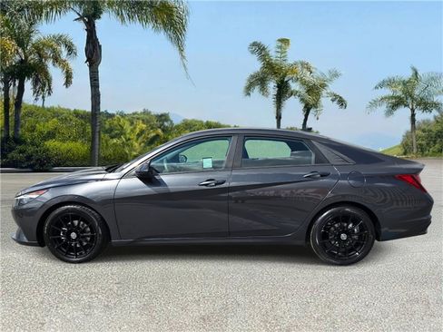 Used 2021 Hyundai Elantra SEL w/ Convenience Package image 2