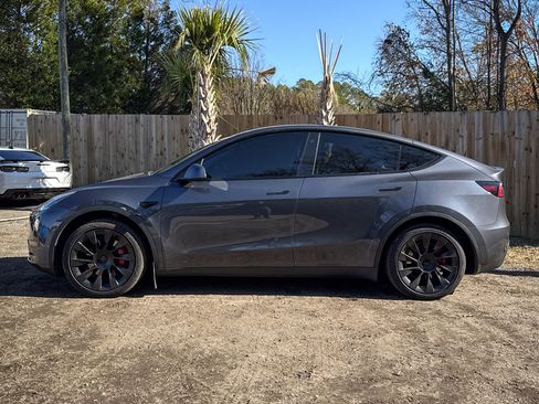 Used 2021 Tesla Model Y Long Range image 6