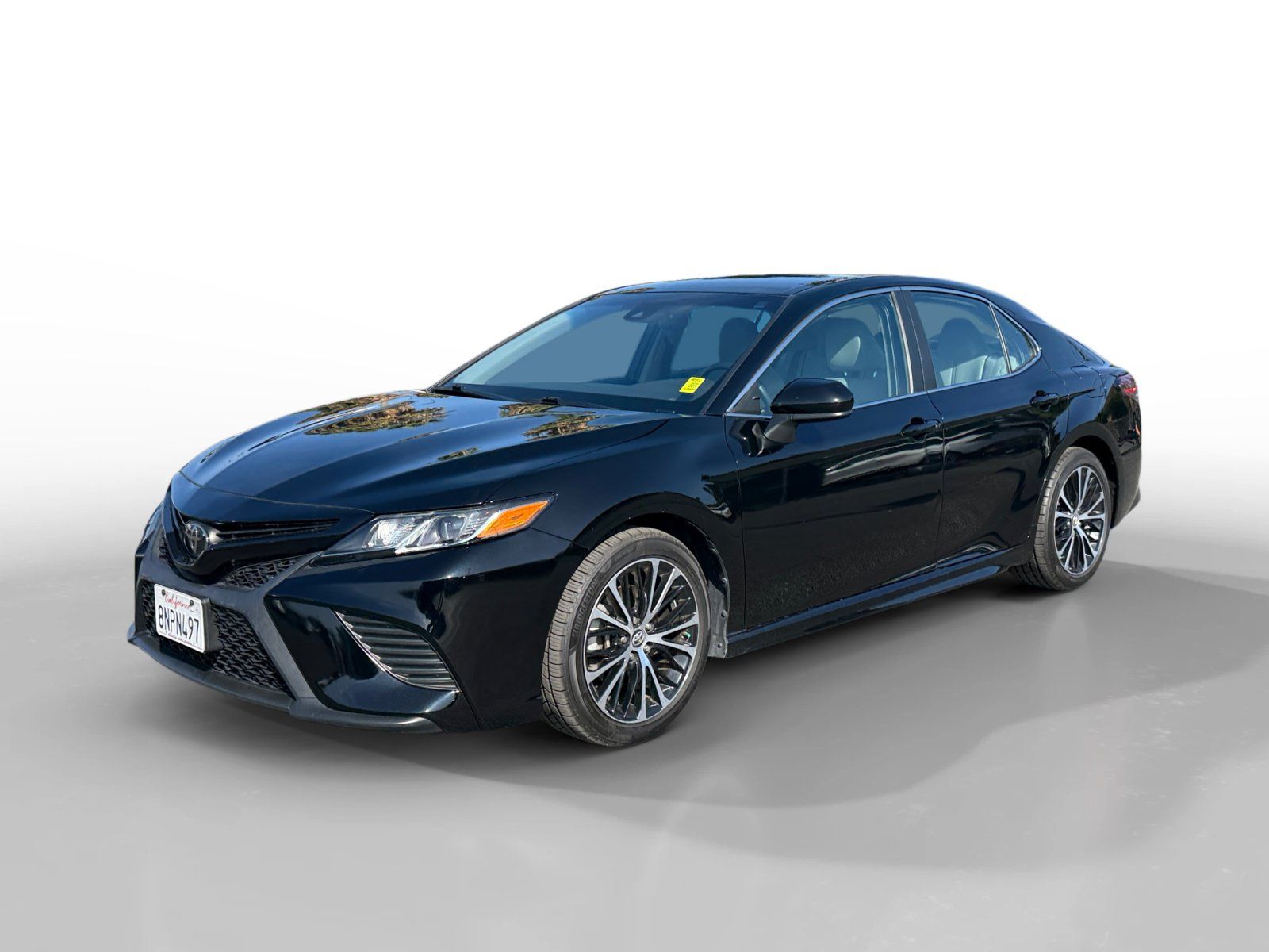 Used 2019 Toyota Camry SE w/ Carpet Mat Package FWD image 1