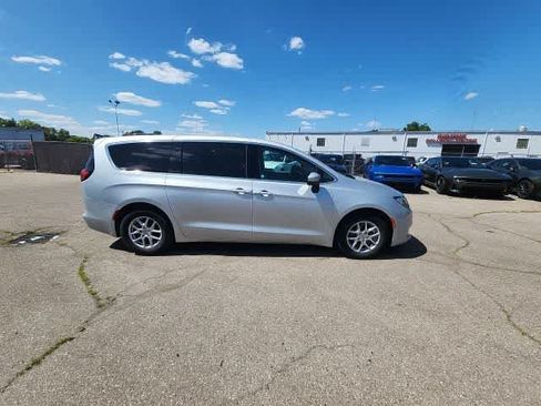 Certified 2023 Chrysler Voyager LX FWD image 9
