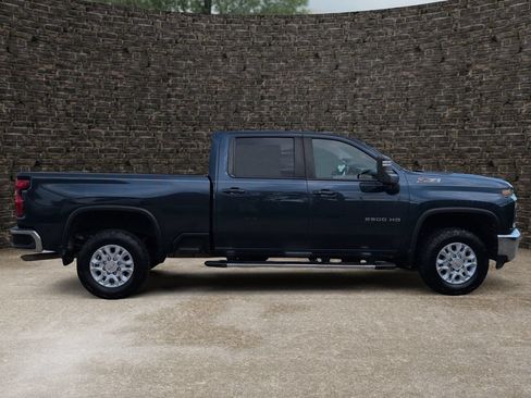 Used 2022 Chevrolet Silverado 2500 LT w/ Convenience Package AWD/4WD image 3