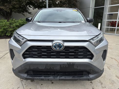 Used 2023 Toyota RAV4 LE AWD/4WD image 5