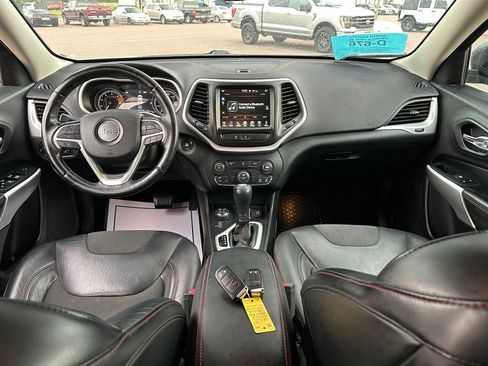 Used 2018 Jeep Cherokee Trailhawk AWD/4WD image 25