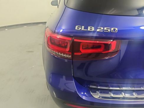 Used 2021 Mercedes-Benz GLB 250 4MATIC image 29