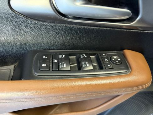 Used 2017 Chrysler Pacifica Limited FWD image 12