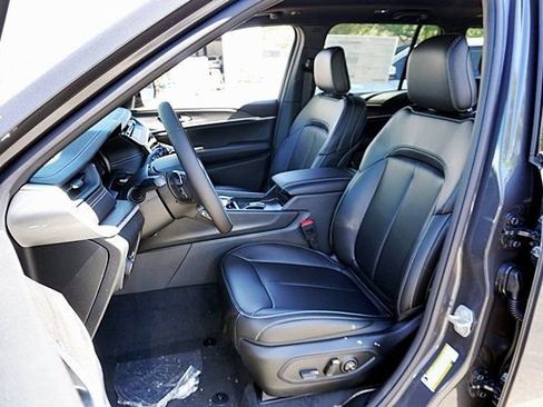 New 2026 Jeep Grand Cherokee Limited w/ Limited Altitude Package image 18