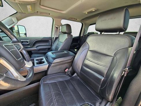 Used 2017 GMC Sierra 2500 Denali w/ Duramax Plus Package AWD/4WD image 15