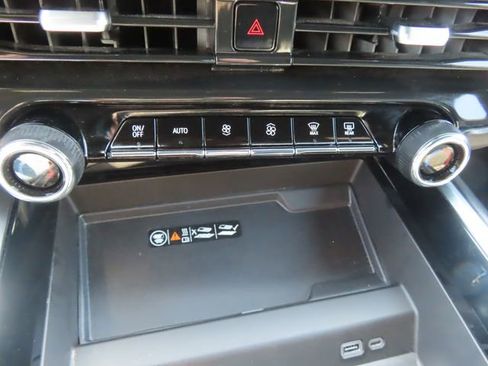 Used 2025 Chevrolet Tahoe LT AWD/4WD image 33