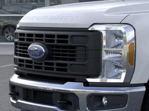 New 2026 Ford F250 XL w/ XL Chrome Package image 17