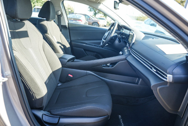 Certified 2025 Hyundai Elantra SEL FWD image 19