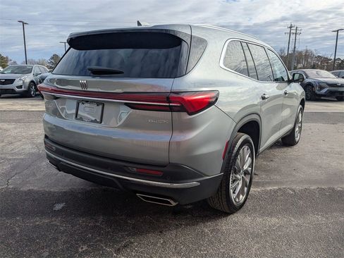 Used 2025 Buick Enclave Preferred w/ Power Package image 4