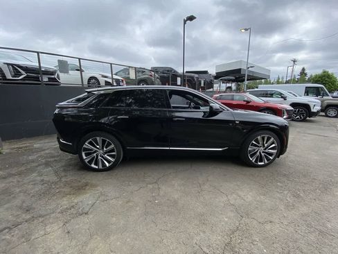Used 2024 Cadillac Lyriq Luxury w/ LPO, Floor Liner Package AWD/4WD image 7