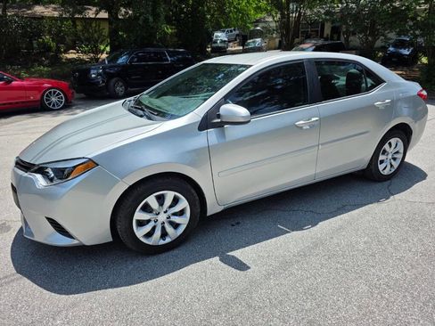 Used 2015 Toyota Corolla LE FWD image 3