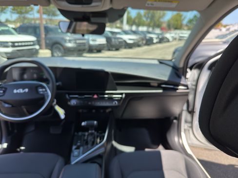 Used 2025 Kia Niro LX FWD image 20