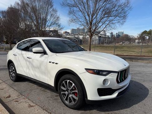 Used 2017 Maserati Levante image 8